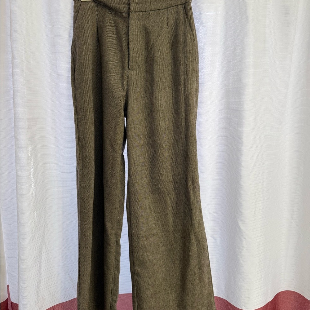 Women’s Classic Tan Pants